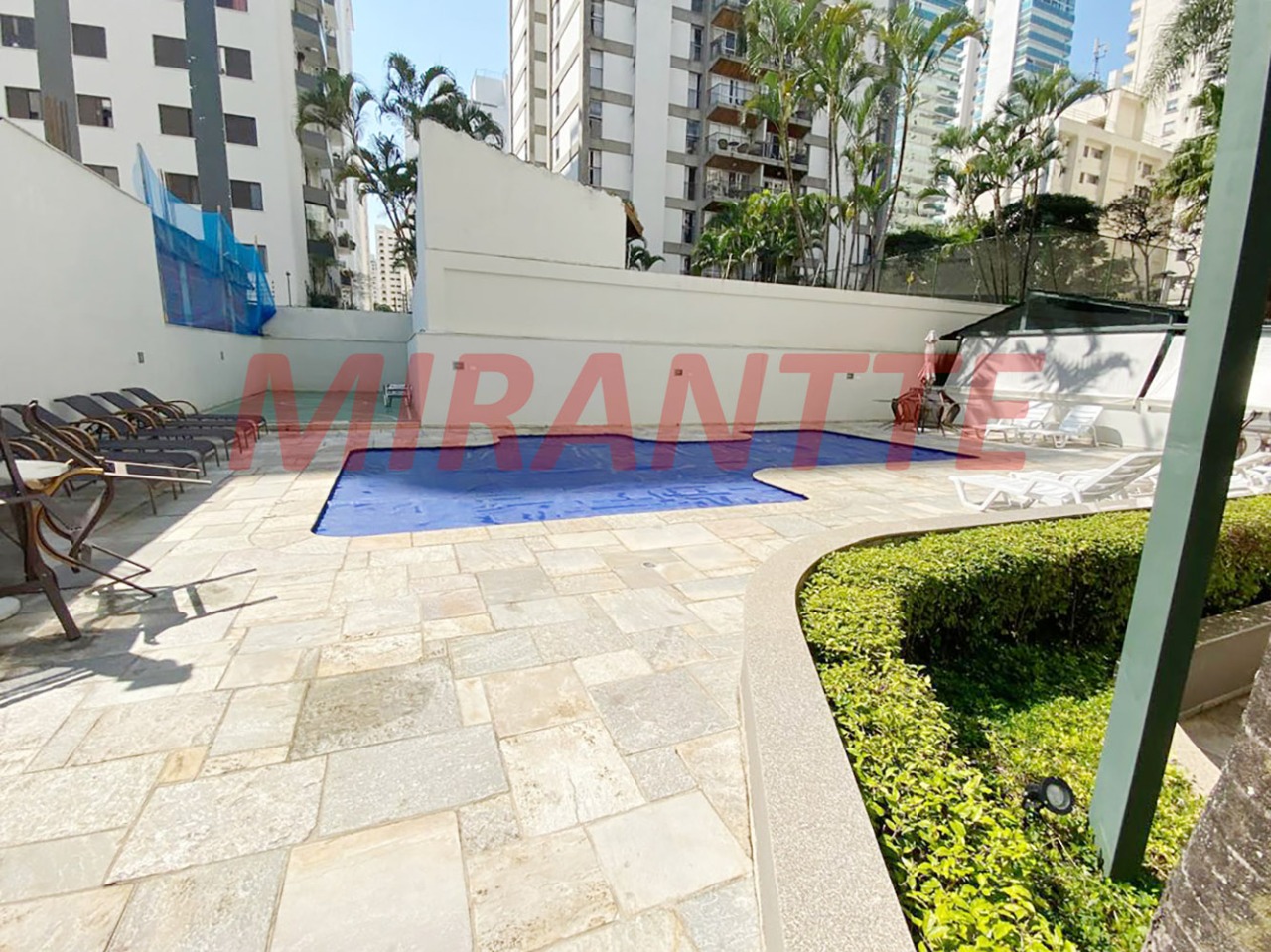Cobertura de 240m² com 3 quartos em Moema