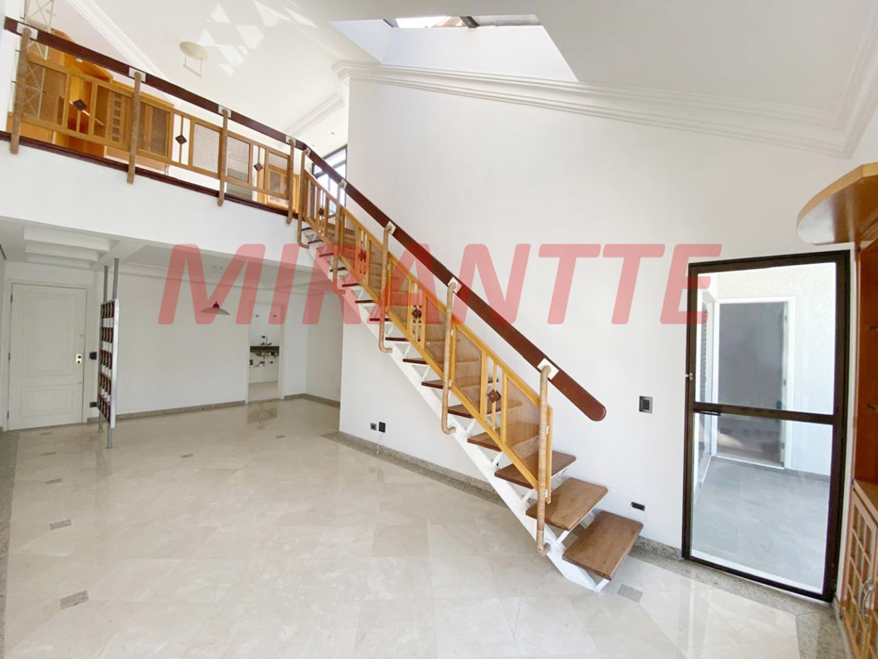 Cobertura de 240m² com 3 quartos em Moema