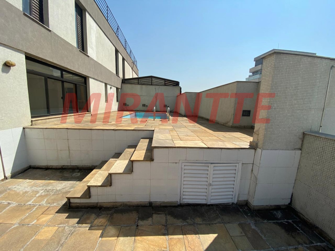 Cobertura de 240m² com 3 quartos em Moema