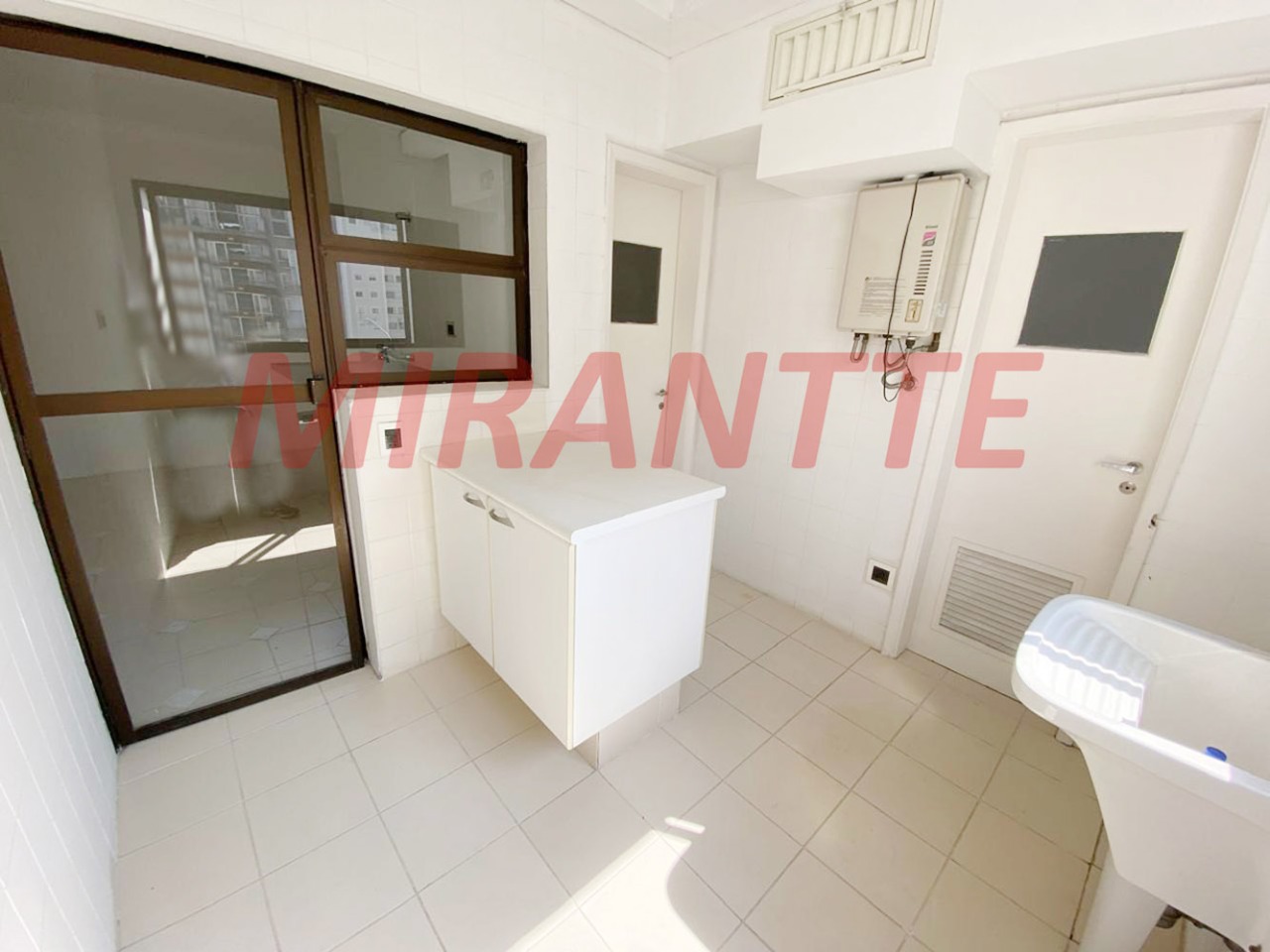 Cobertura de 240m² com 3 quartos em Moema