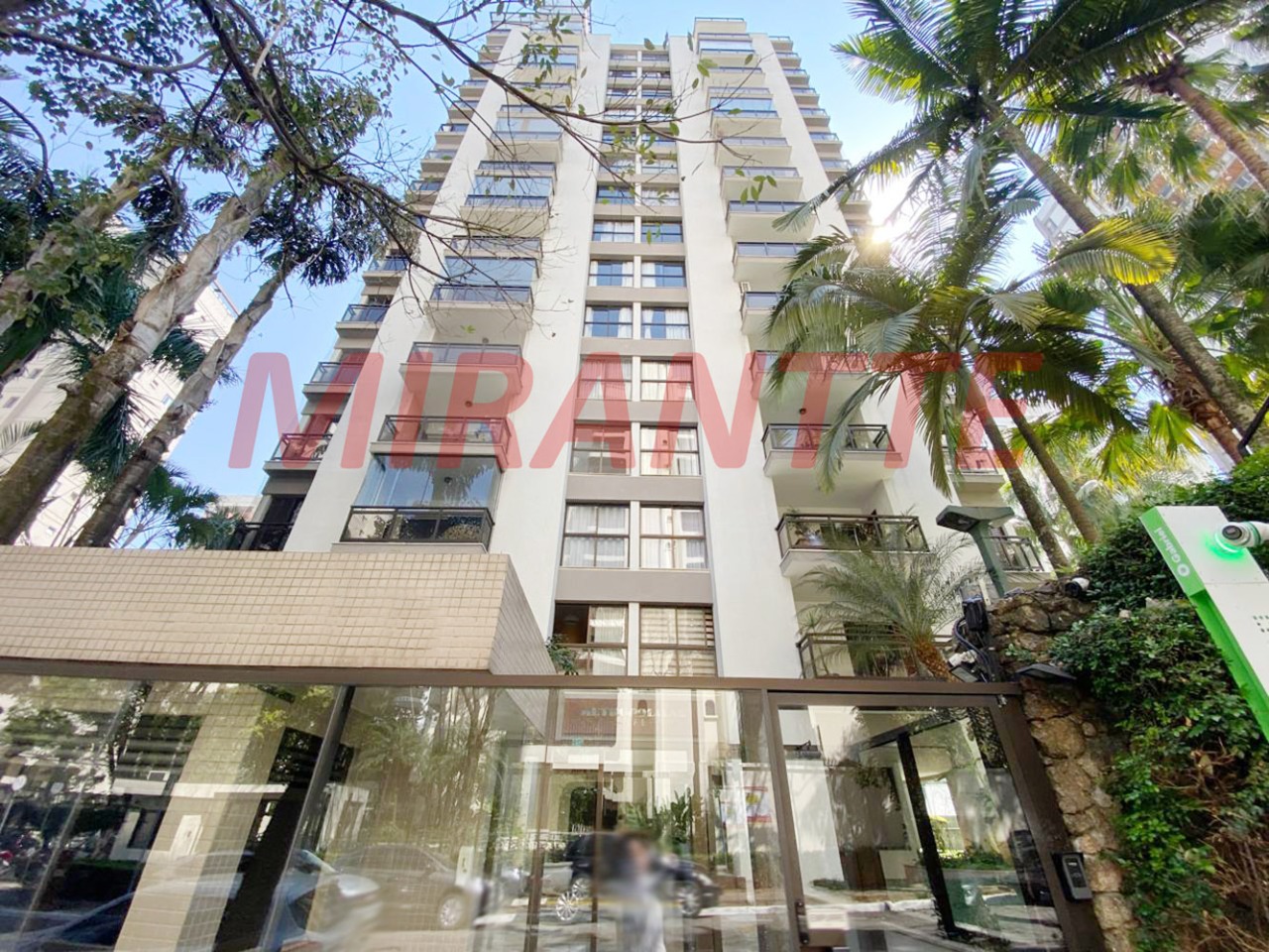 Cobertura de 240m² com 3 quartos em Moema