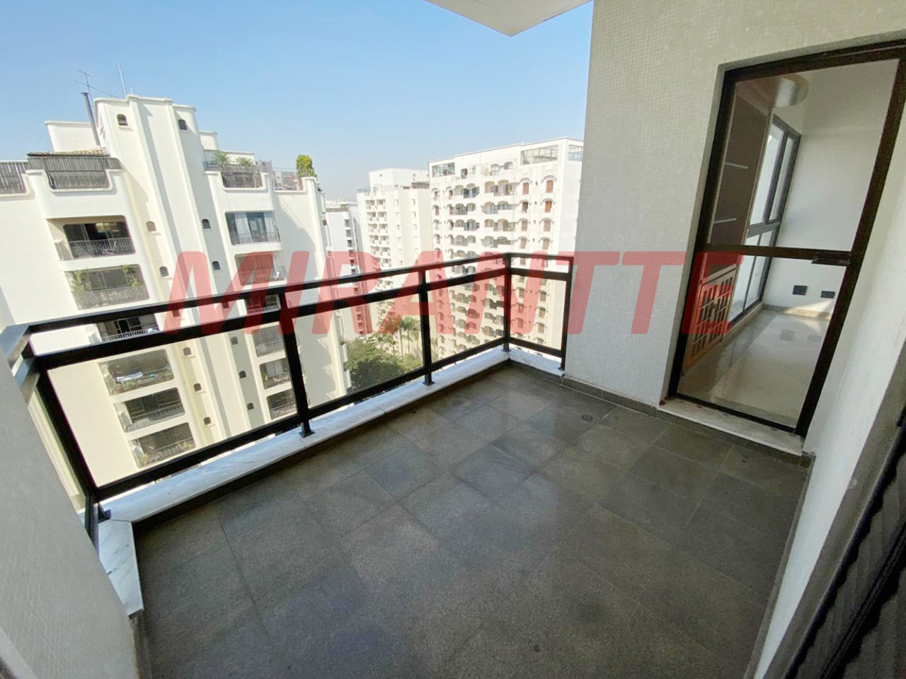 Cobertura de 240m² com 3 quartos em Moema