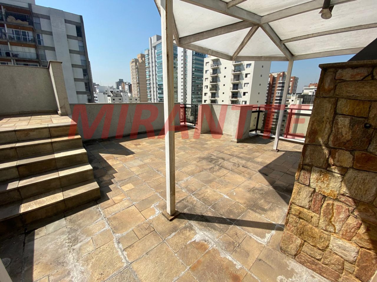 Cobertura de 240m² com 3 quartos em Moema