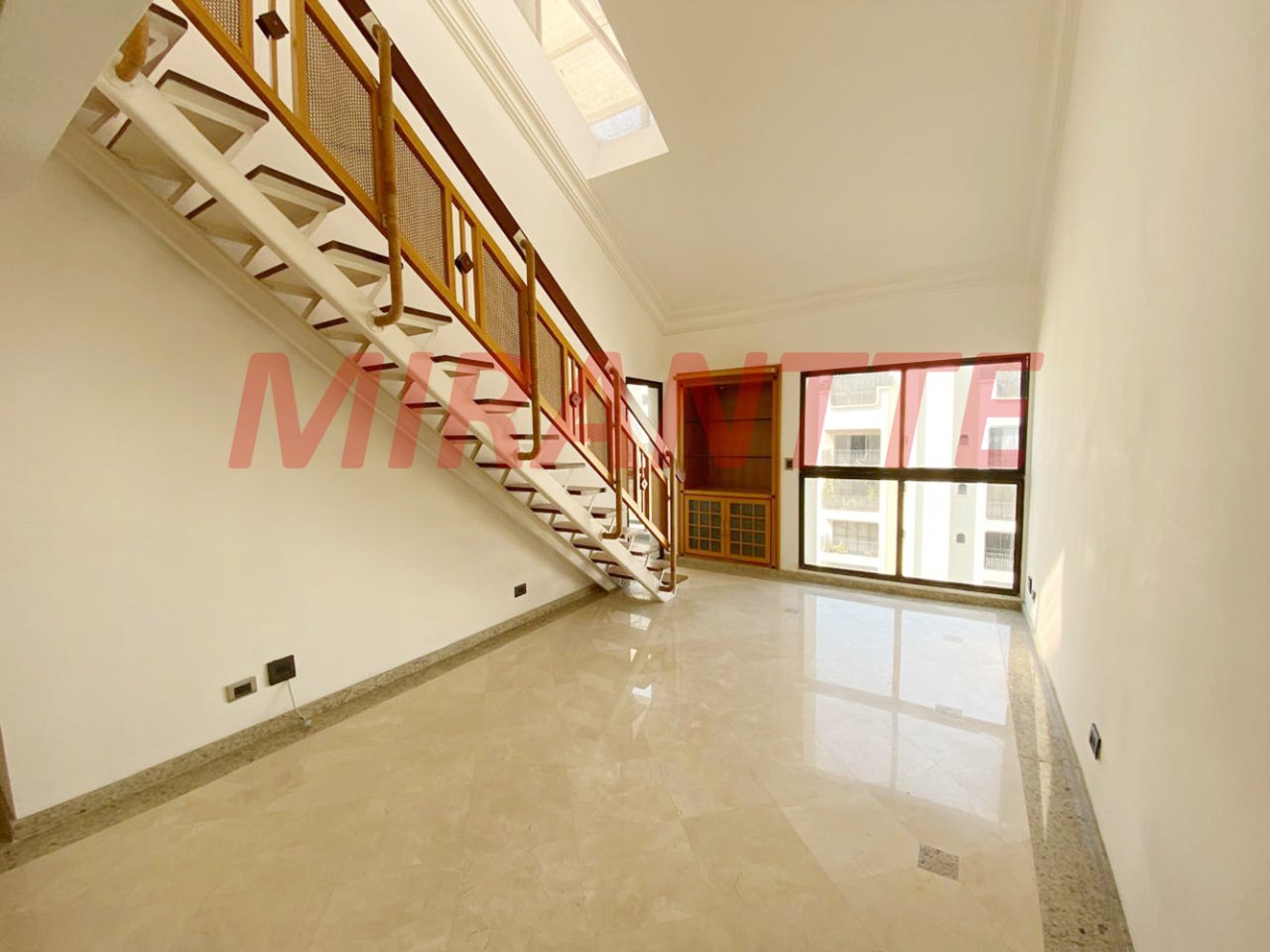 Cobertura de 240m² com 3 quartos em Moema