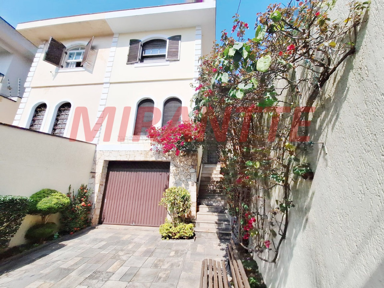 Sobrado de 199m² com 4 quartos em Horto Florestal