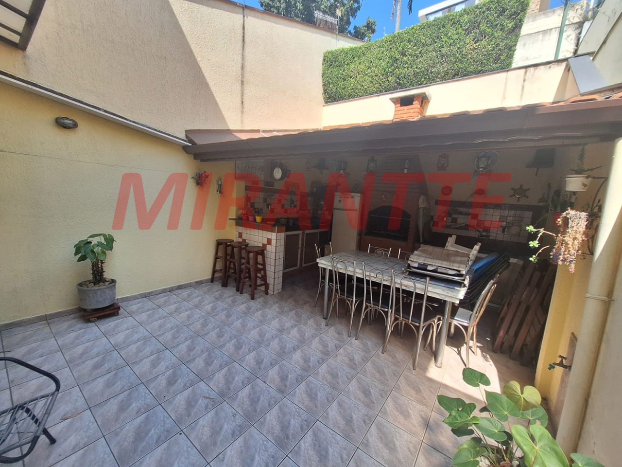 Sobrado de 199m² com 4 quartos em Horto Florestal