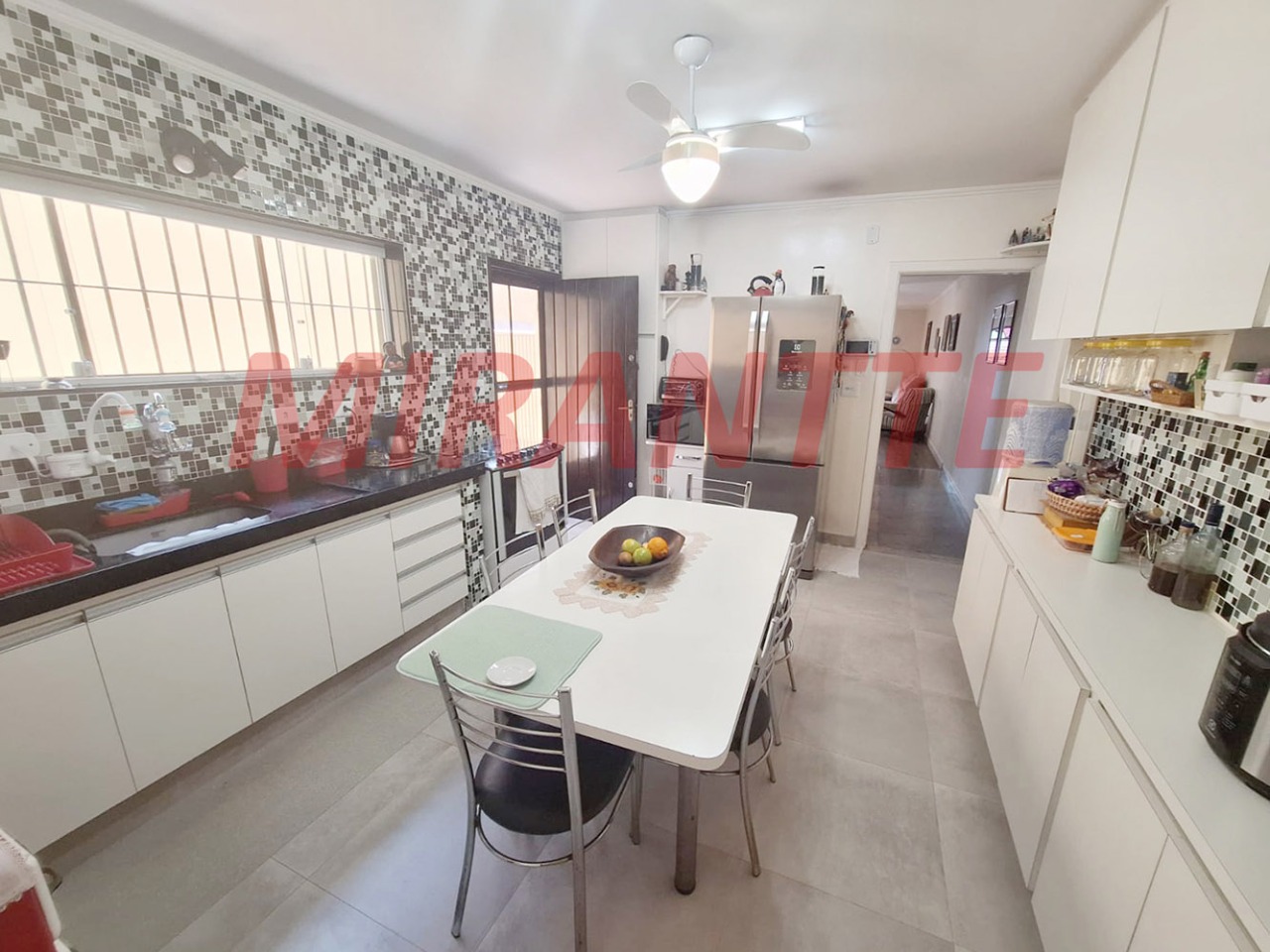 Sobrado de 199m² com 4 quartos em Horto Florestal