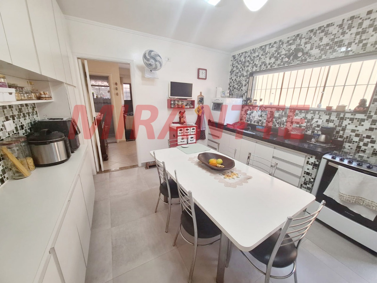 Sobrado de 199m² com 4 quartos em Horto Florestal