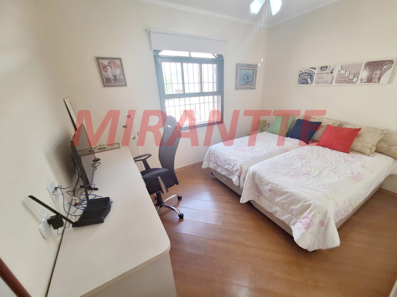 Sobrado de 199m² com 4 quartos em Horto Florestal