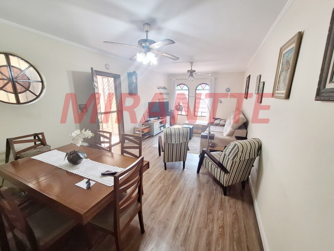 Sobrado de 199m² com 4 quartos em Horto Florestal