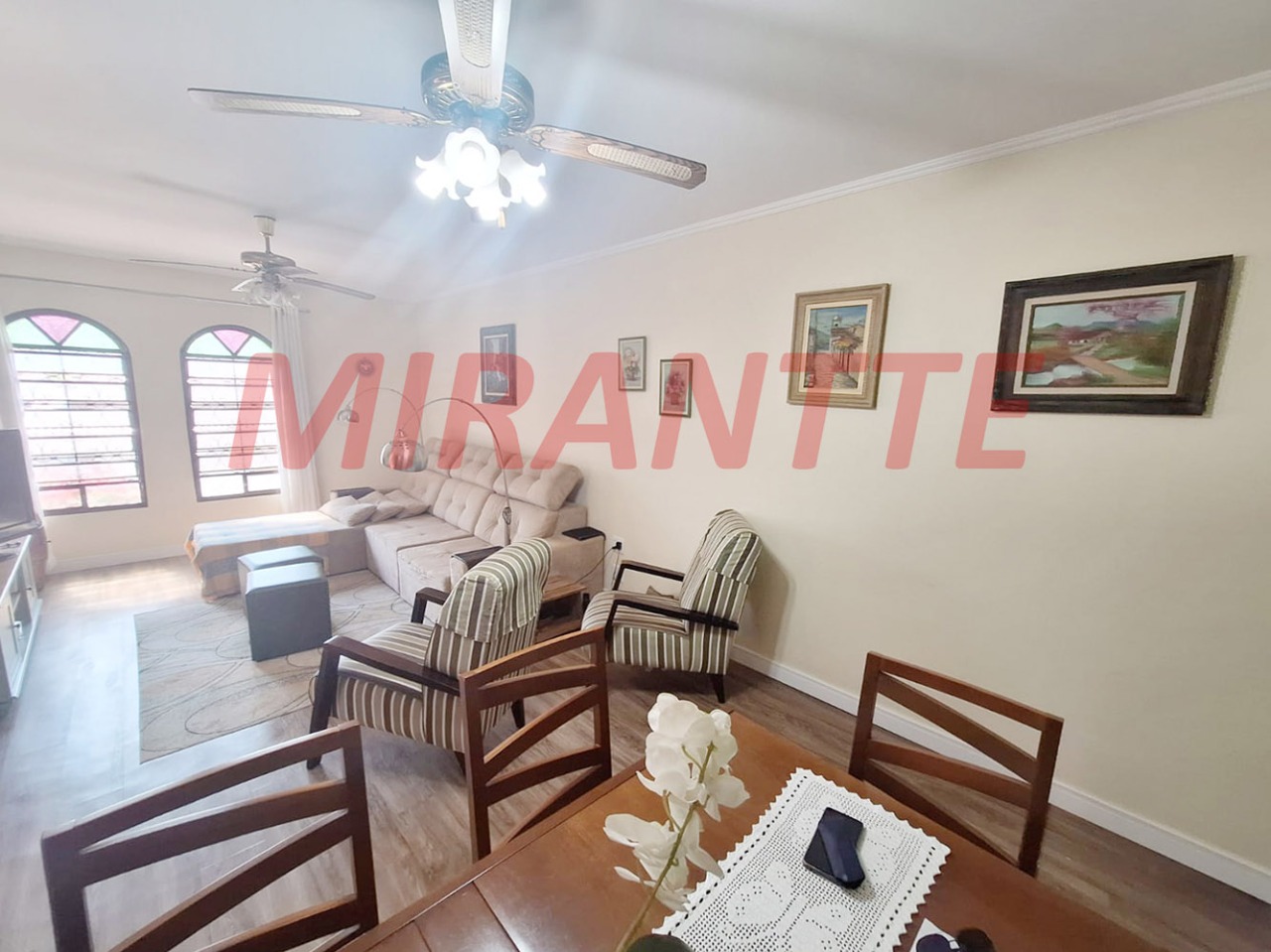 Sobrado de 199m² com 4 quartos em Horto Florestal