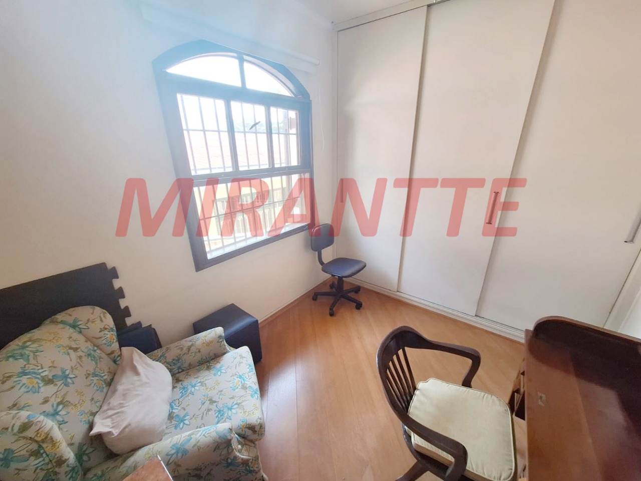 Sobrado de 199m² com 4 quartos em Horto Florestal