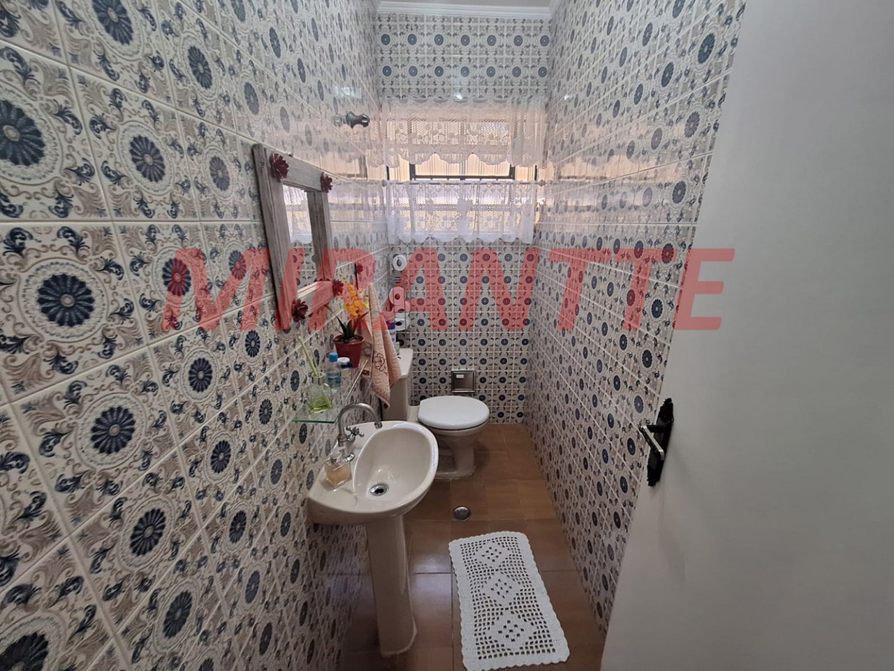 Sobrado de 199m² com 4 quartos em Horto Florestal