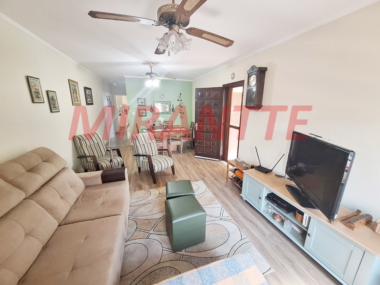 Sobrado de 199m² com 4 quartos em Horto Florestal