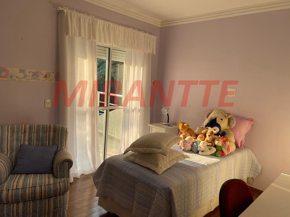 Cond. fechado de 489m² com 4 quartos em Caraguata