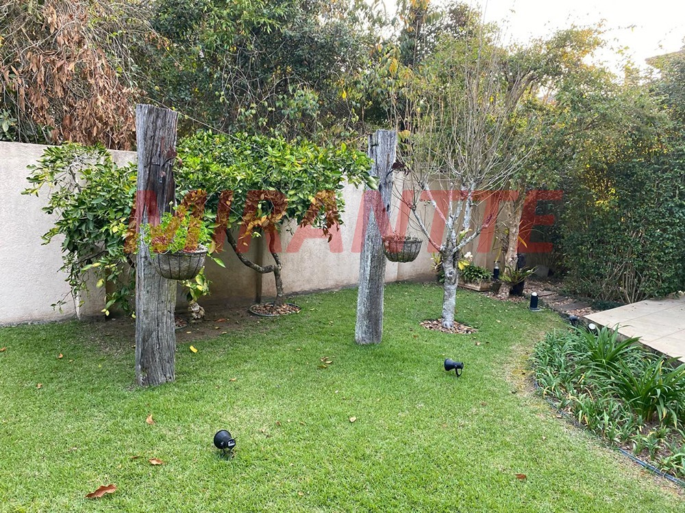 Cond. fechado de 489m² com 4 quartos em Caraguata