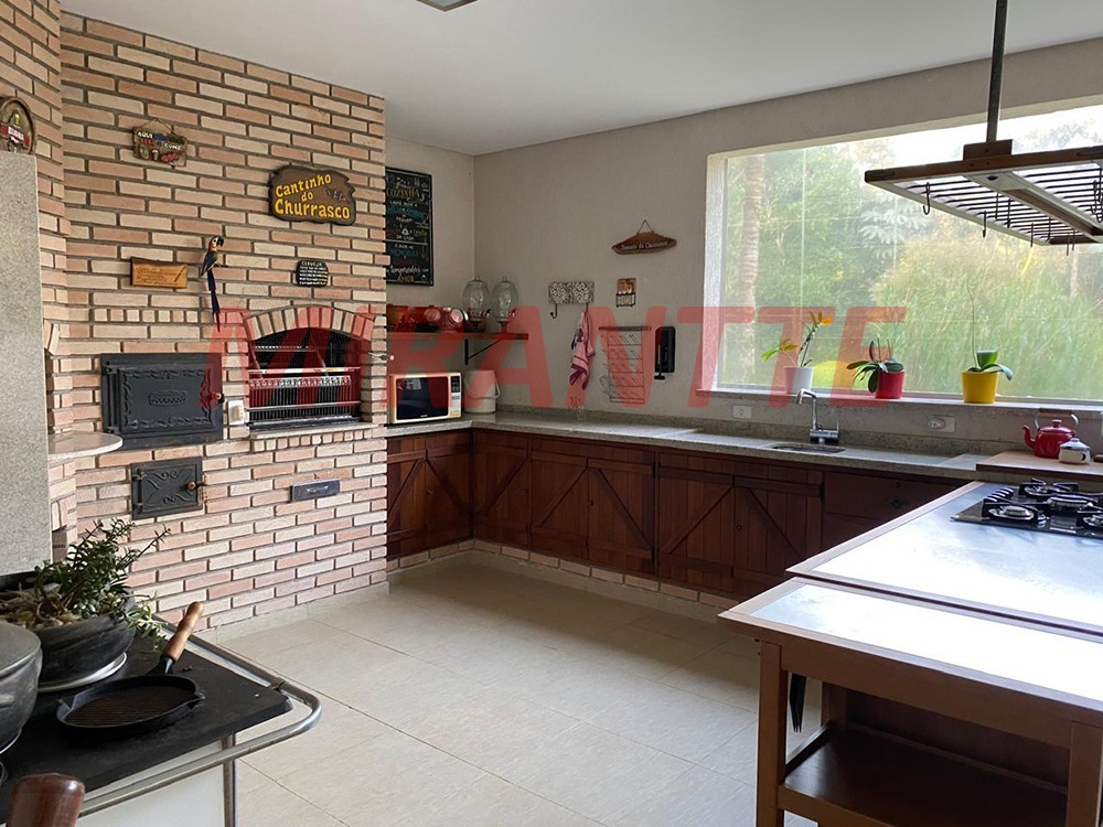 Cond. fechado de 489m² com 4 quartos em Caraguata