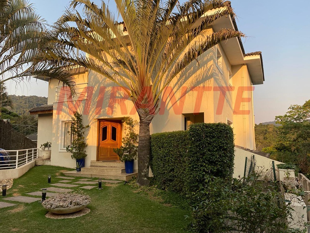 Cond. fechado de 489m² com 4 quartos em Caraguata