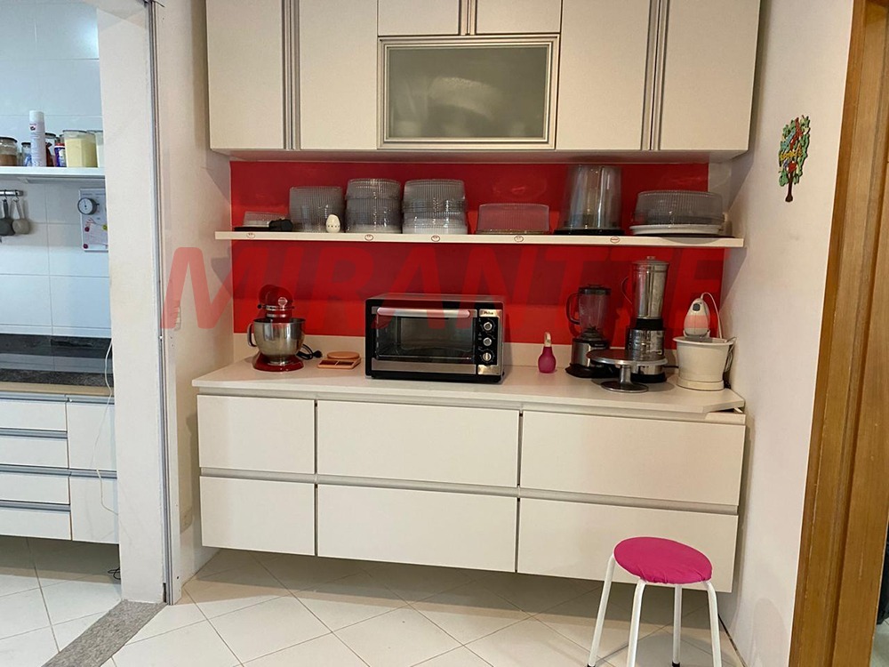 Cond. fechado de 489m² com 4 quartos em Caraguata