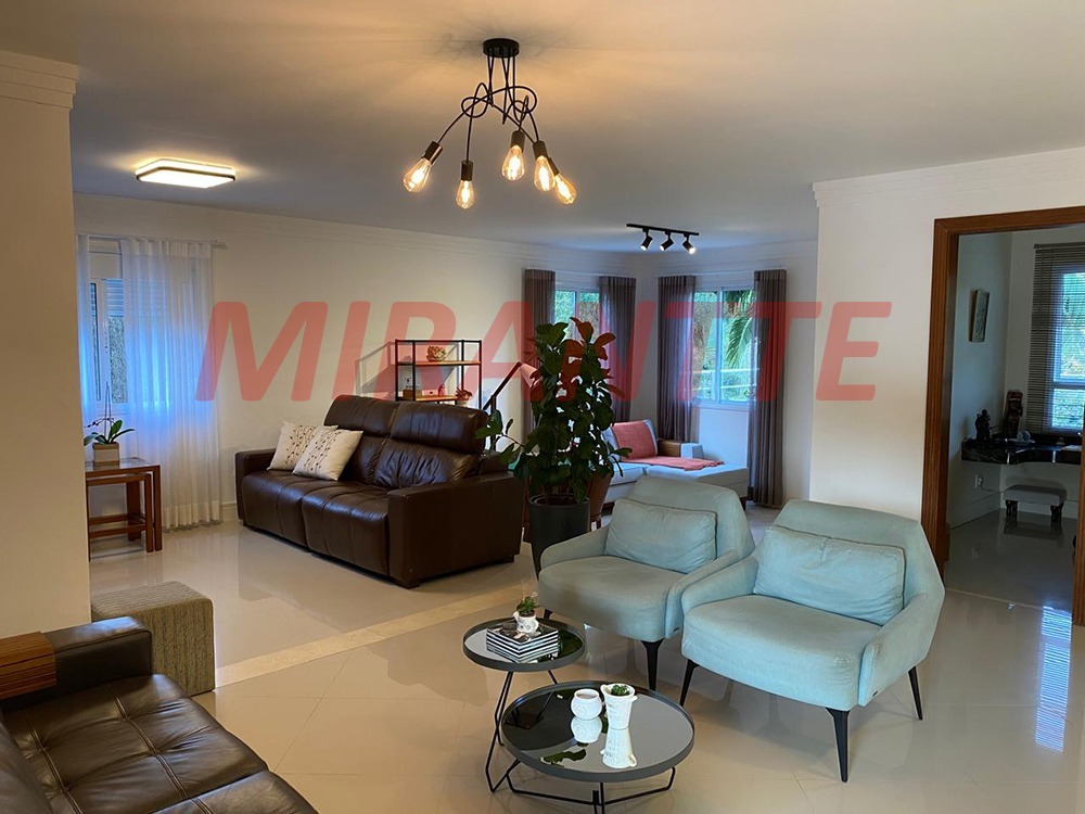 Cond. fechado de 489m² com 4 quartos em Caraguata