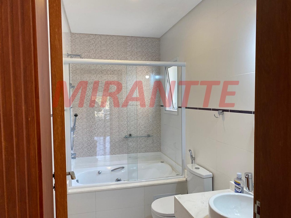Cond. fechado de 489m² com 4 quartos em Caraguata