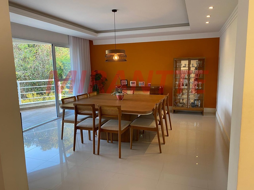 Cond. fechado de 489m² com 4 quartos em Caraguata
