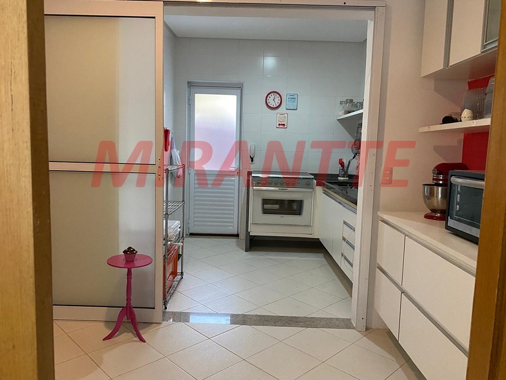 Cond. fechado de 489m² com 4 quartos em Caraguata
