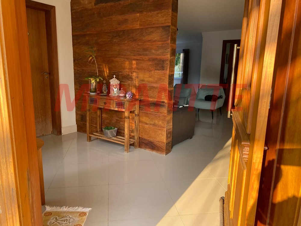 Cond. fechado de 489m² com 4 quartos em Caraguata