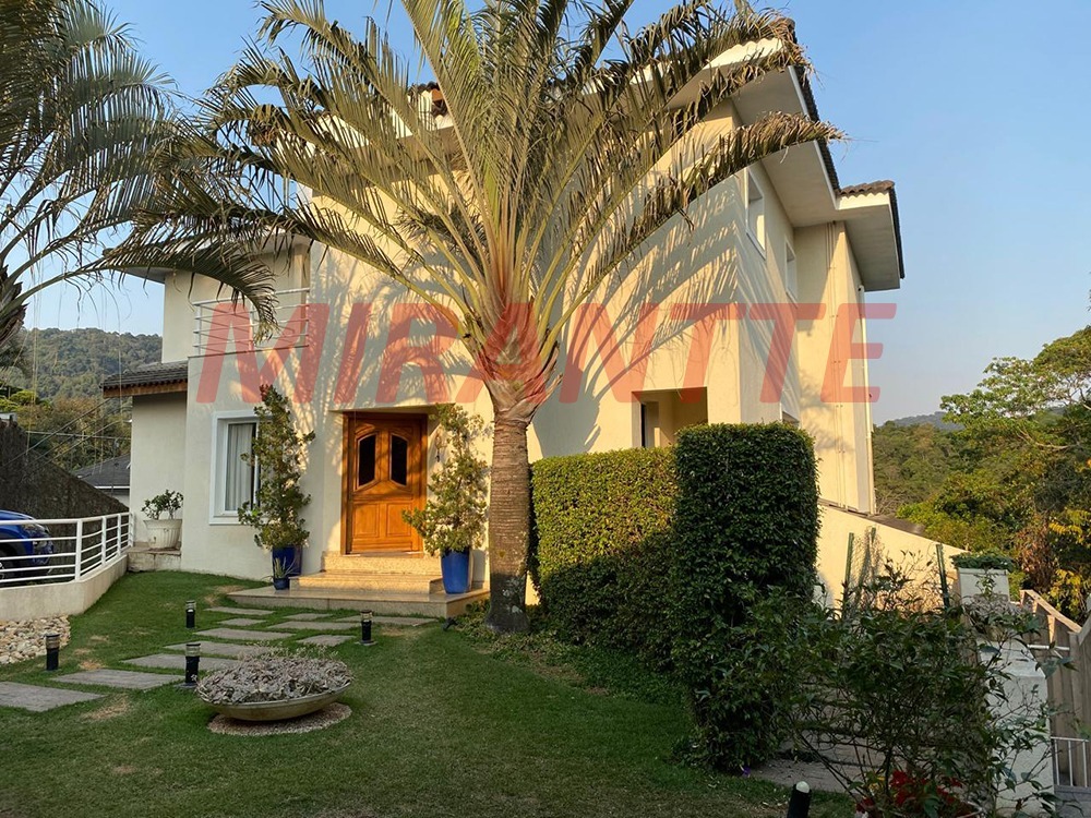 Cond. fechado de 489m² com 4 quartos em Caraguata