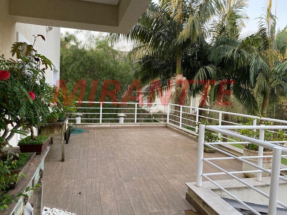 Cond. fechado de 489m² com 4 quartos em Caraguata