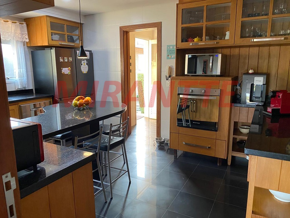 Cond. fechado de 489m² com 4 quartos em Caraguata