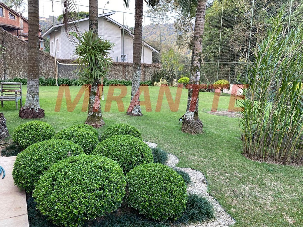 Cond. fechado de 489m² com 4 quartos em Caraguata