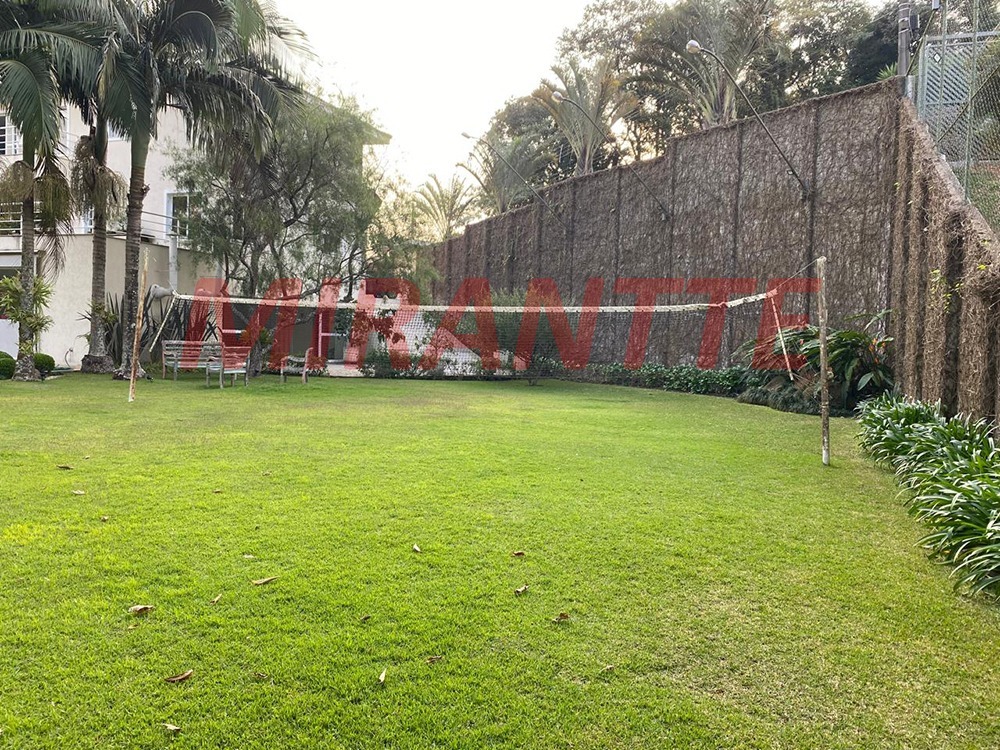 Cond. fechado de 489m² com 4 quartos em Caraguata