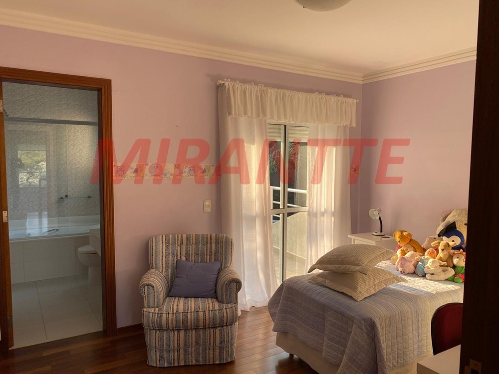 Cond. fechado de 489m² com 4 quartos em Caraguata