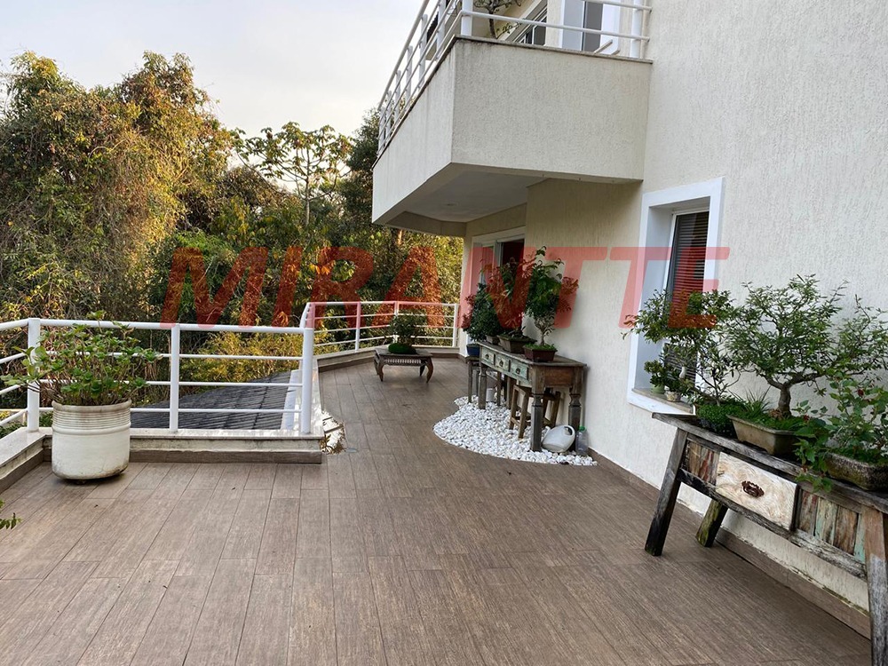 Cond. fechado de 489m² com 4 quartos em Caraguata