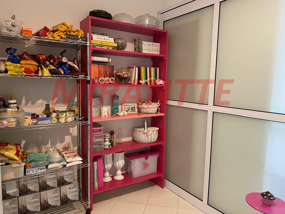 Cond. fechado de 489m² com 4 quartos em Caraguata