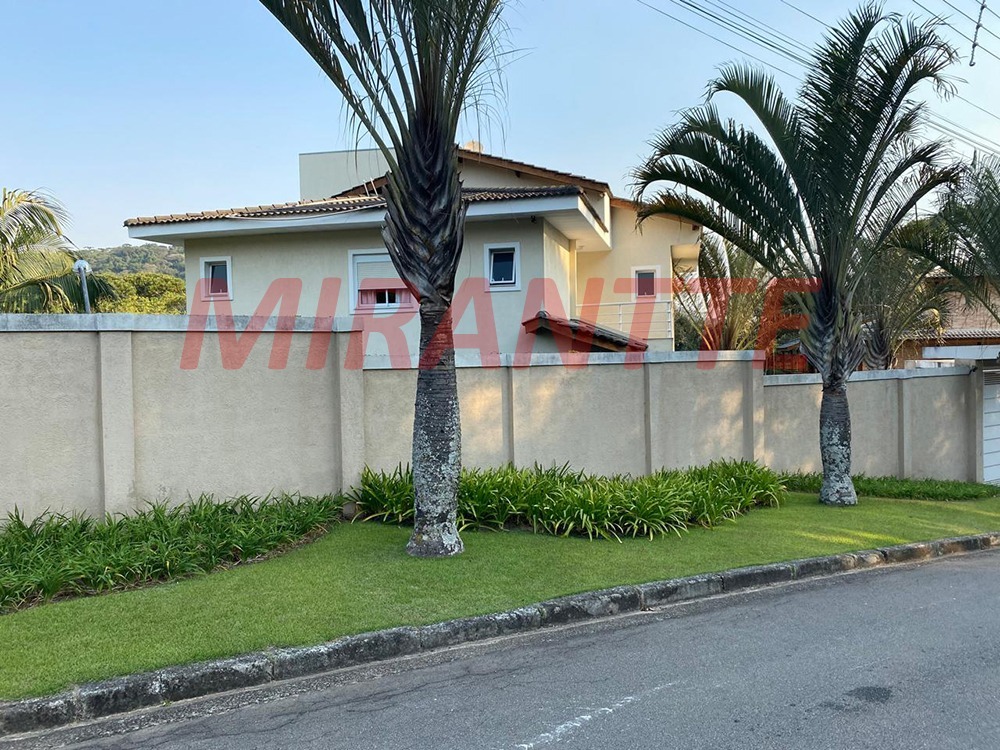 Cond. fechado de 489m² com 4 quartos em Caraguata
