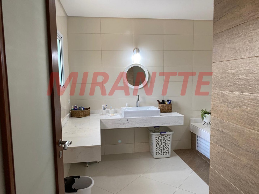 Cond. fechado de 489m² com 4 quartos em Caraguata