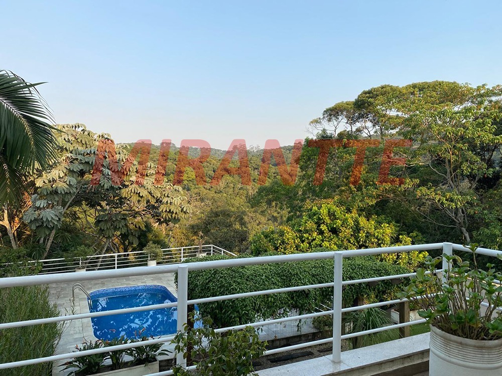 Cond. fechado de 489m² com 4 quartos em Caraguata