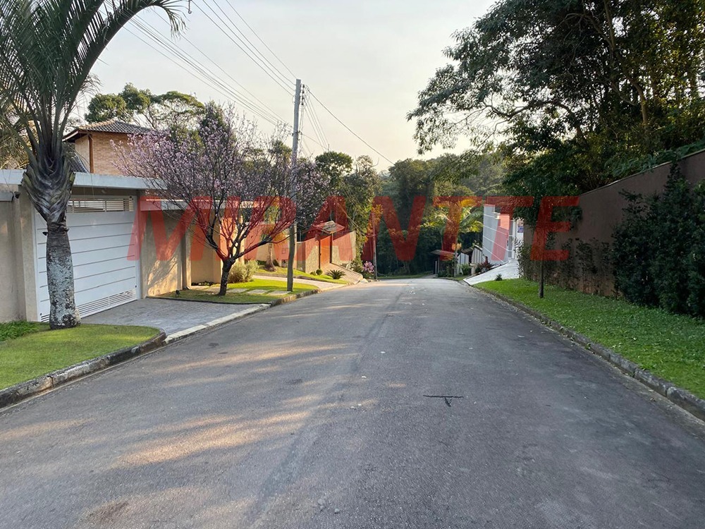 Cond. fechado de 489m² com 4 quartos em Caraguata