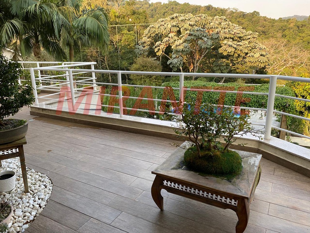 Cond. fechado de 489m² com 4 quartos em Caraguata