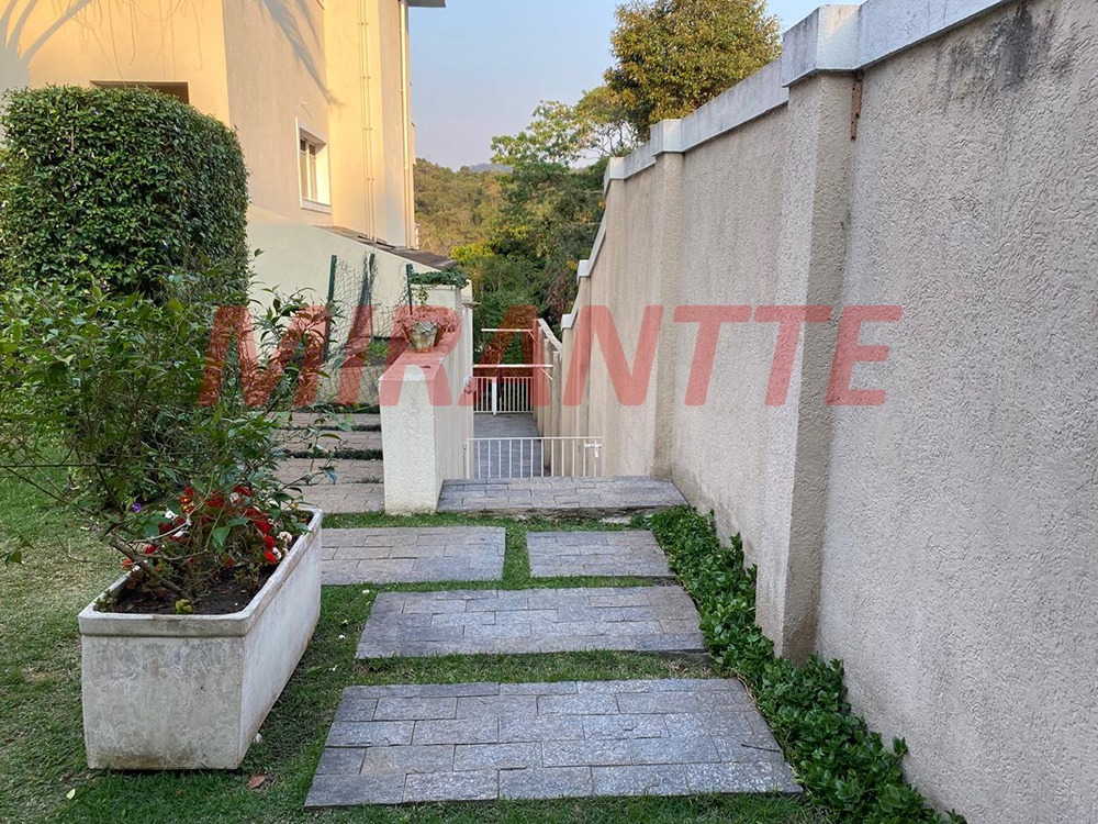 Cond. fechado de 489m² com 4 quartos em Caraguata