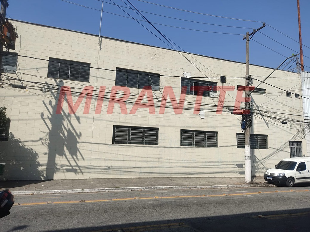 Galpao de 1672m² em Casa Verde