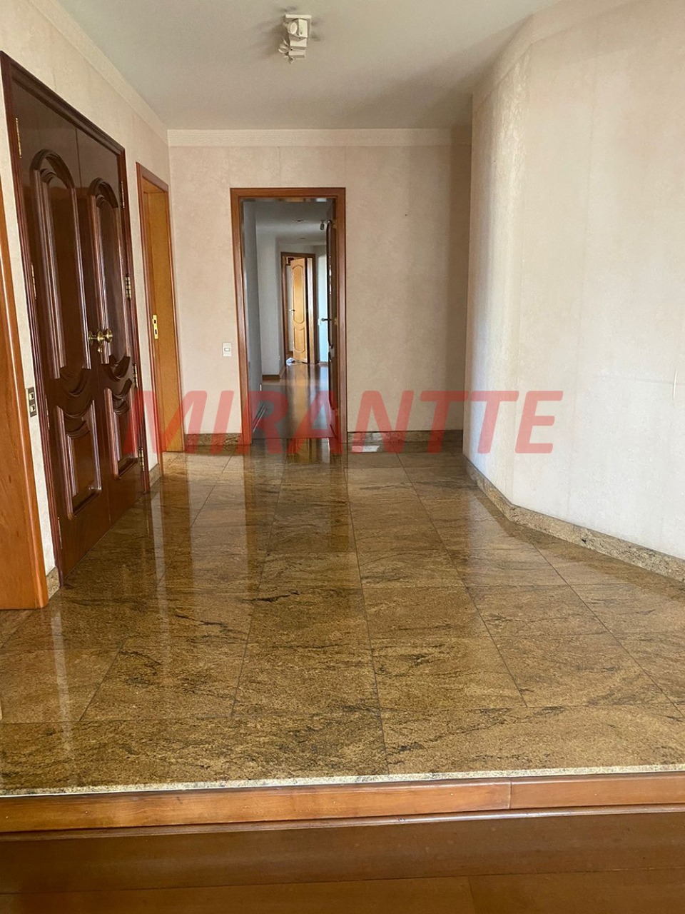 Apartamento de 260m² com 4 quartos em Santana