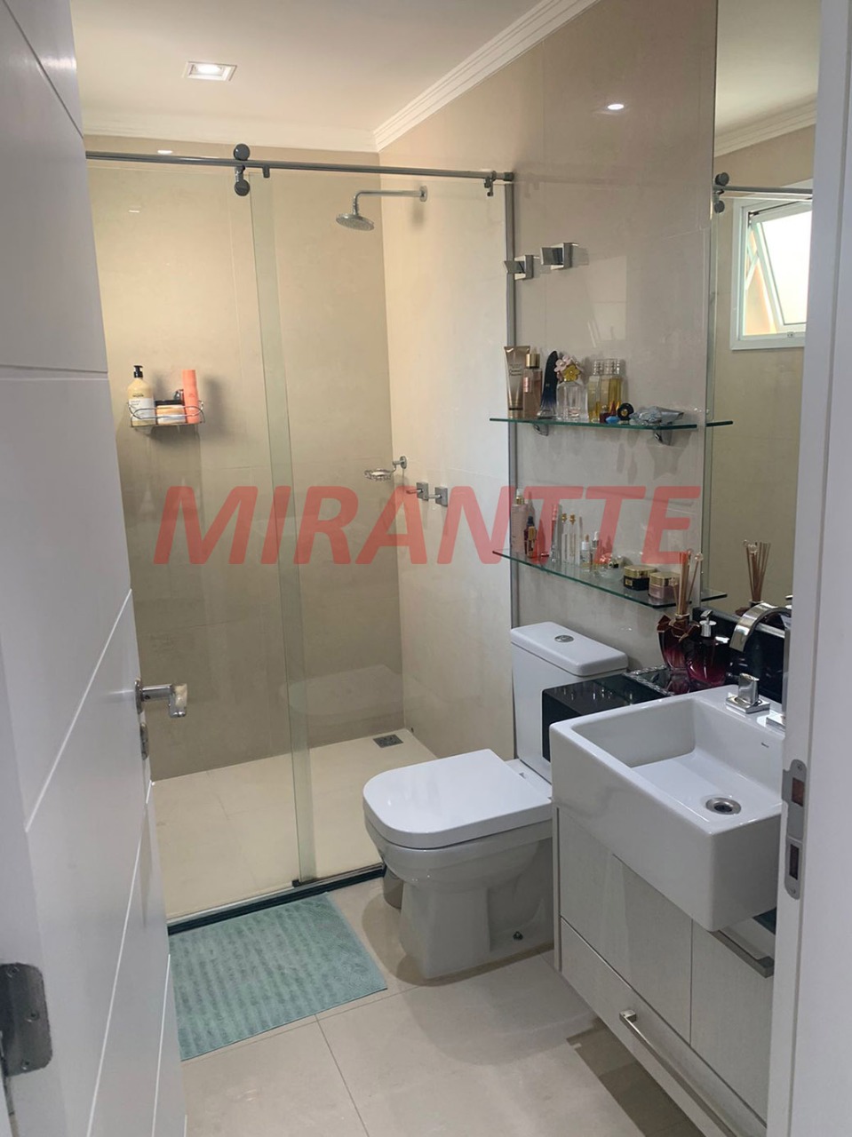 Cond. fechado de 350m² com 4 quartos em Tremembe
