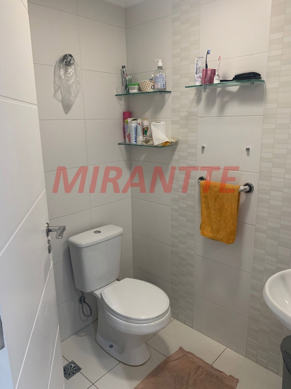 Cond. fechado de 350m² com 4 quartos em Tremembe