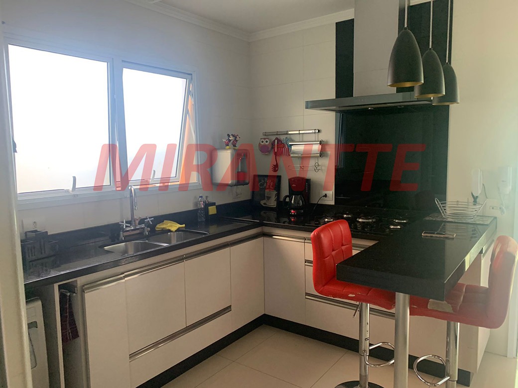 Cond. fechado de 350m² com 4 quartos em Tremembe