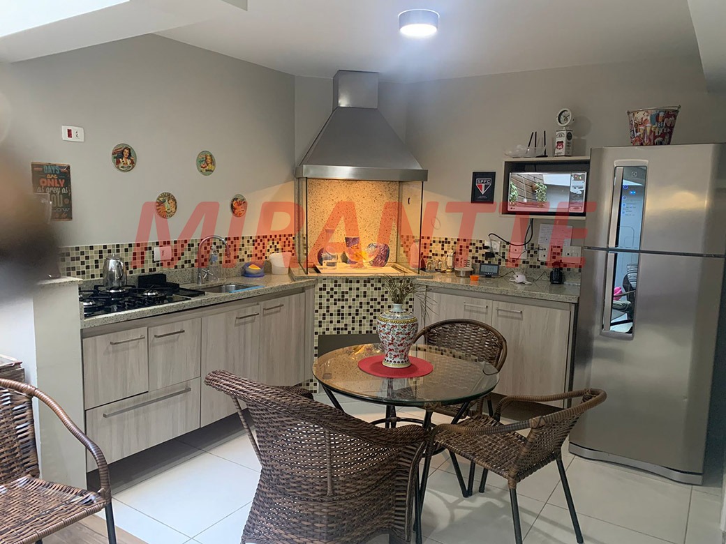 Cond. fechado de 350m² com 4 quartos em Tremembe