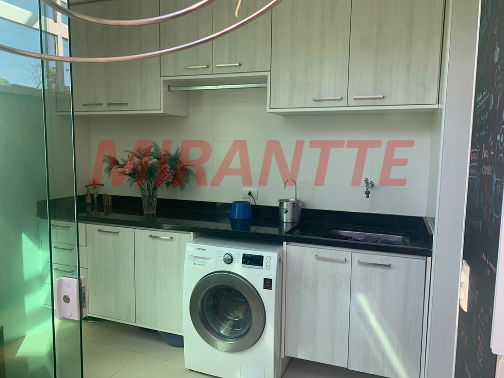 Cond. fechado de 350m² com 4 quartos em Tremembe