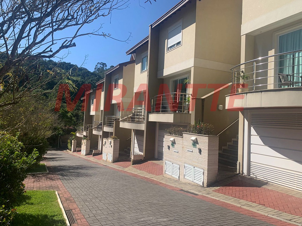 Cond. fechado de 350m² com 4 quartos em Tremembe